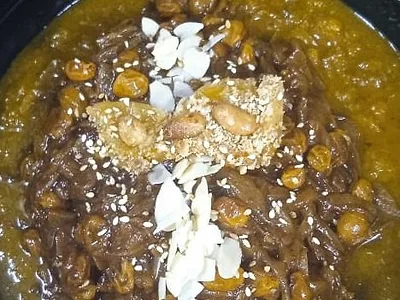Chicken Tagin With Onion And Raisin